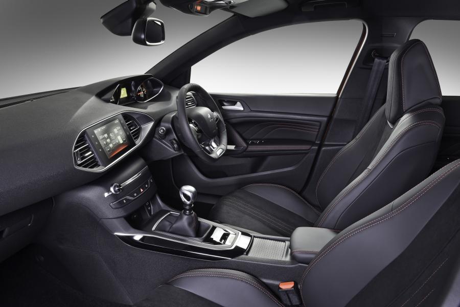  Peugeot 308 GT Line 2015 года  (ZA) (фото 7 из 27)